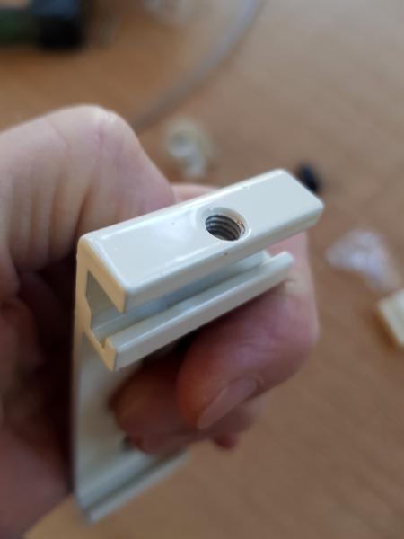 4° Staffe a soffitto